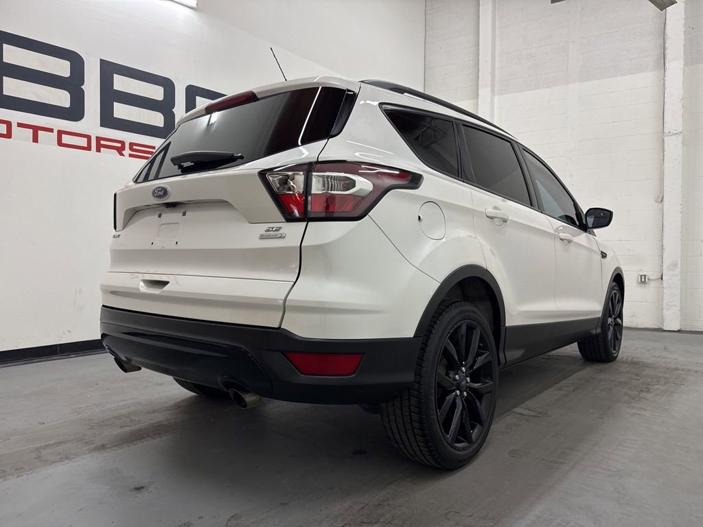 Used 2017 Ford Escape SE w/ SE Sport Appearance Package image 9