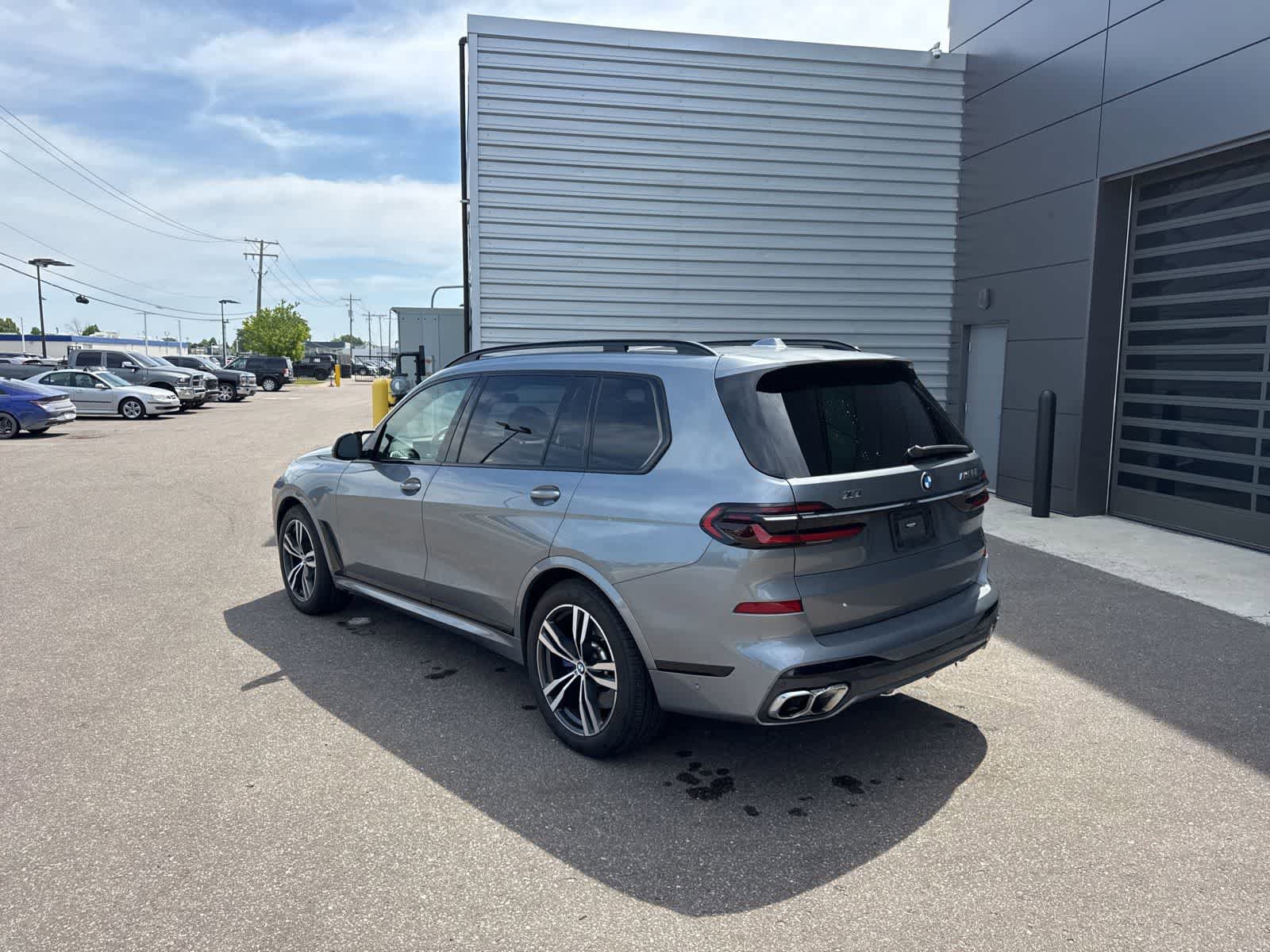 Used 2024 BMW X7 M60i AWD/4WD image 3
