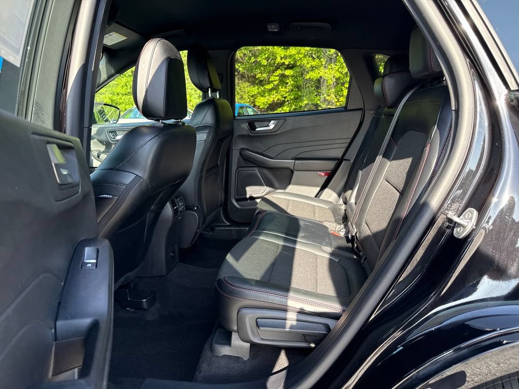 Used 2024 Ford Escape ST-Line w/ Tech Pack #1 FWD image 32