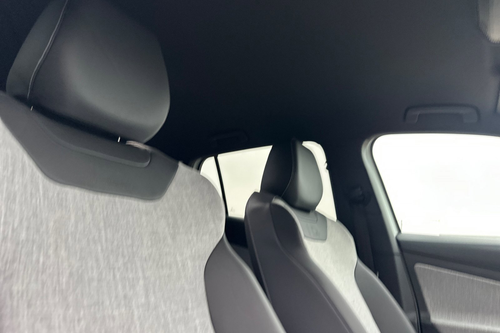 New 2026 Volkswagen ID.4 Pro image 17