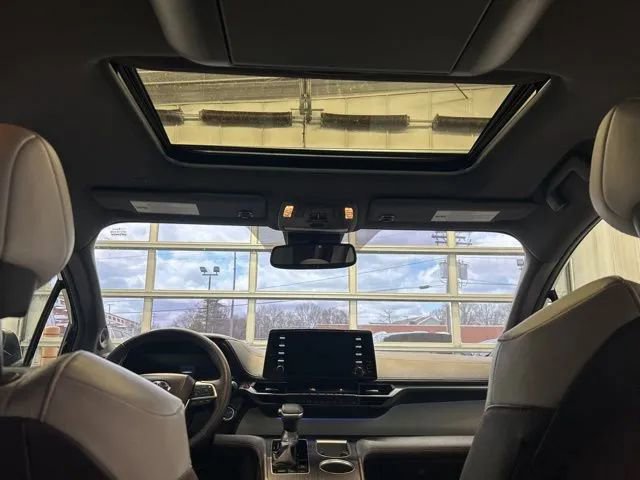 Used 2022 Toyota Sienna XSE image 25