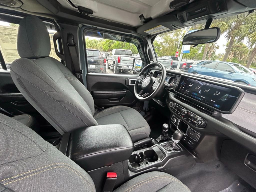 Used 2024 Jeep Gladiator Sport AWD/4WD image 25