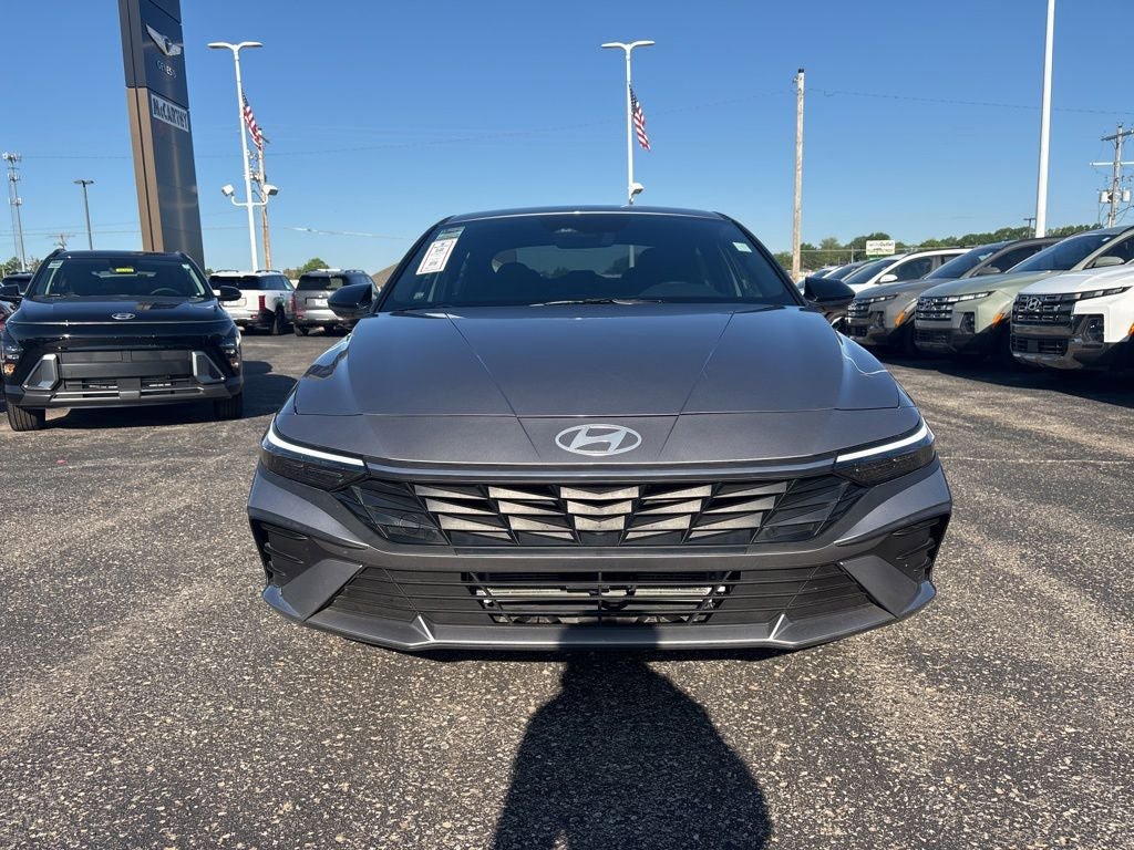 Certified 2025 Hyundai Elantra SEL w/ Cargo Package FWD image 2