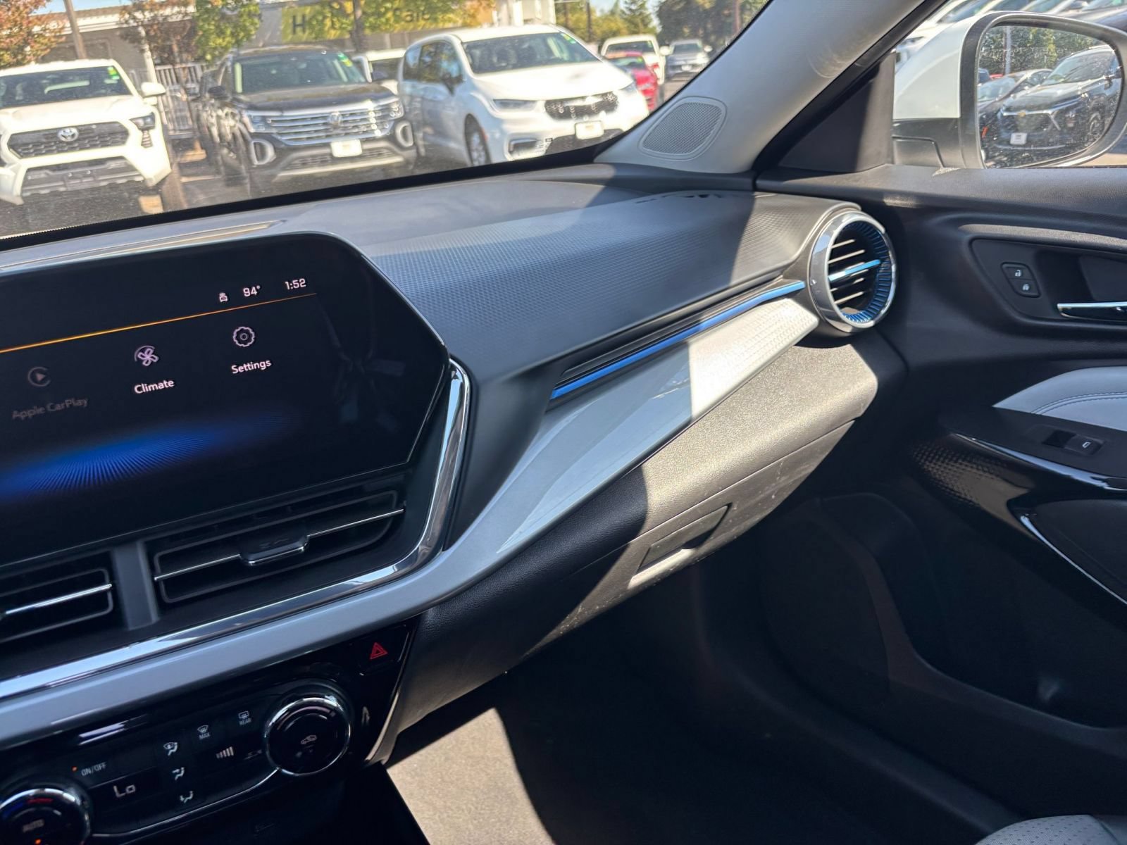 Used 2025 Chevrolet Trax LT FWD image 33