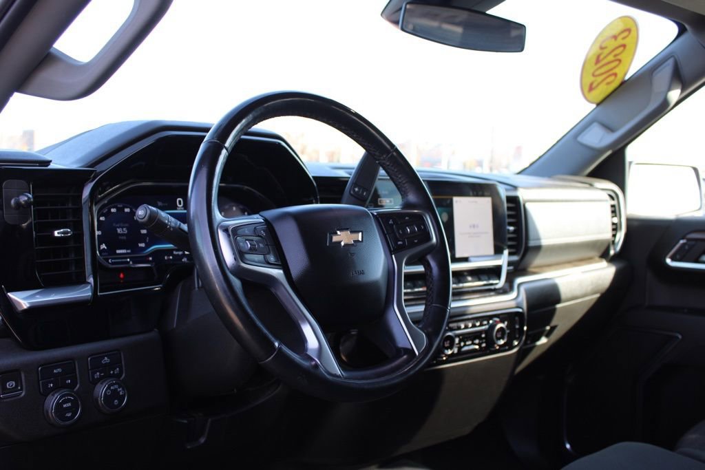 Used 2023 Chevrolet Silverado 1500 LT image 18