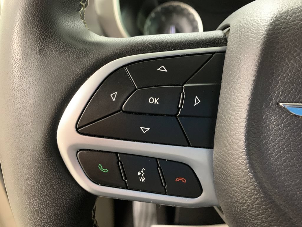 Used 2024 Chrysler Pacifica Touring-L FWD image 25