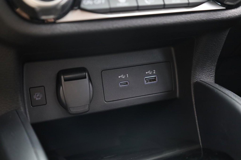 New 2025 Nissan Versa SR w/ Trunk Package image 14