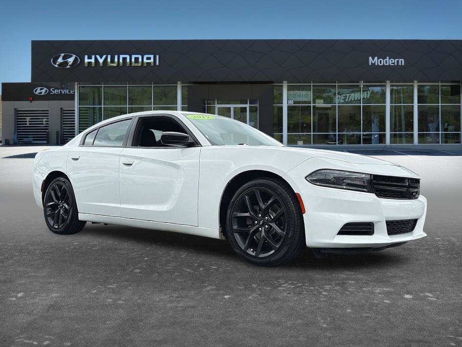 Used 2019 Dodge Charger SXT w/ Blacktop Package RWD image 2