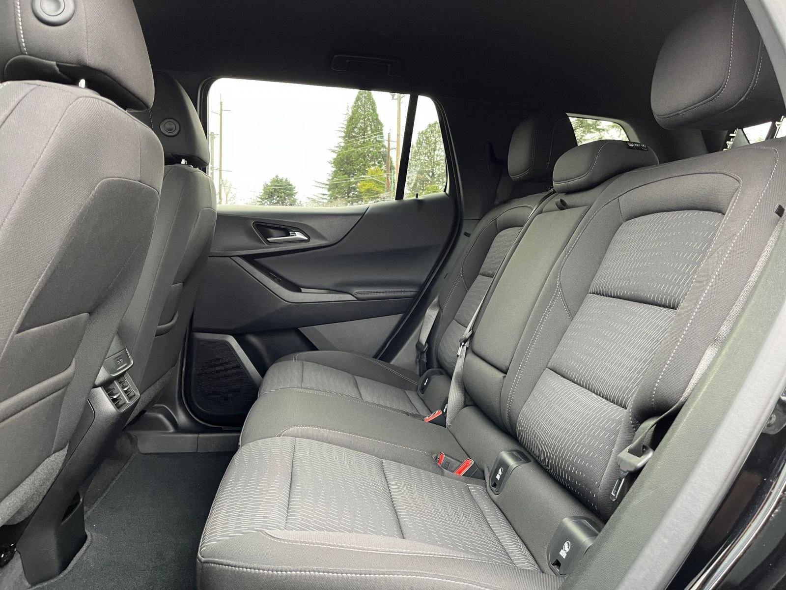 Used 2025 Chevrolet Equinox LT image 25