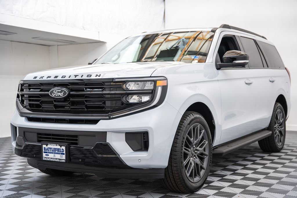 New 2026 Ford Expedition Platinum AWD/4WD image 3