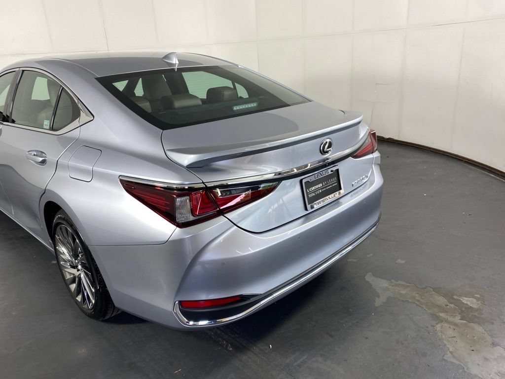 Used 2025 Lexus ES 300h w/ Accessory Package (Z1) FWD image 10