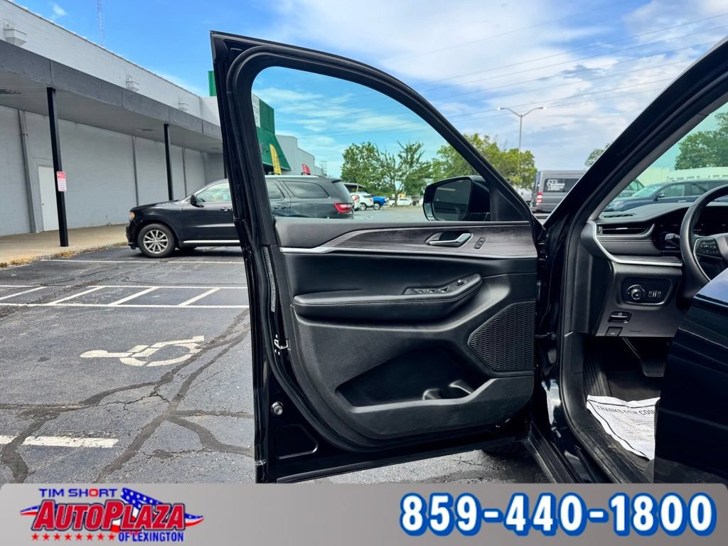 Used 2023 Jeep Grand Cherokee Limited AWD/4WD image 45