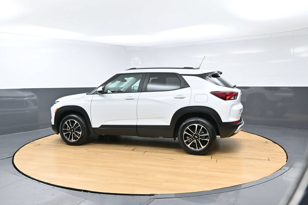 Used 2025 Chevrolet TrailBlazer LT AWD/4WD image 11