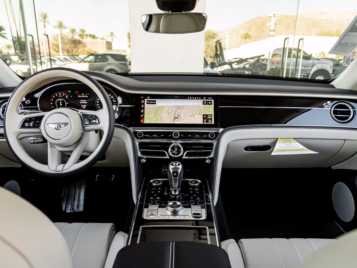 Used 2026 Bentley Flying Spur Plug-In Hybrid AWD/4WD image 4
