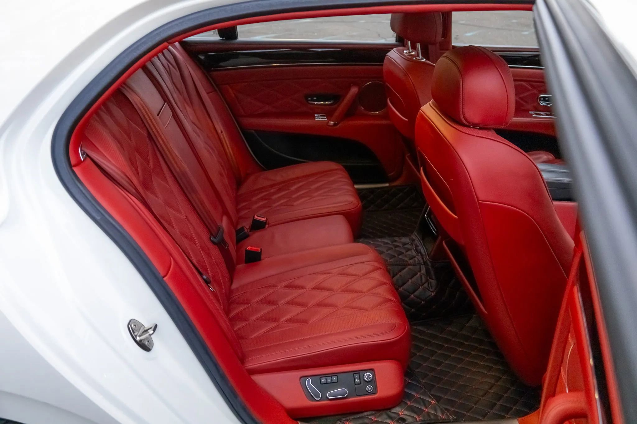 Used 2015 Bentley Flying Spur V8 image 60