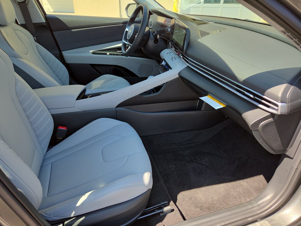 New 2026 Hyundai Elantra Limited FWD image 34