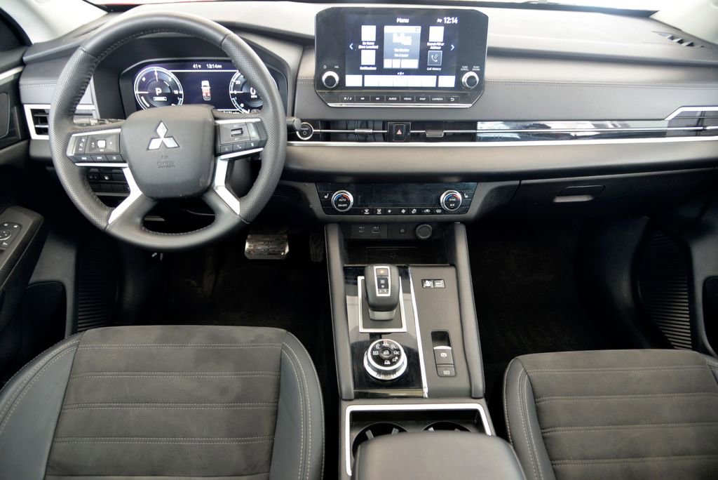 Used 2023 Mitsubishi Outlander SE image 17