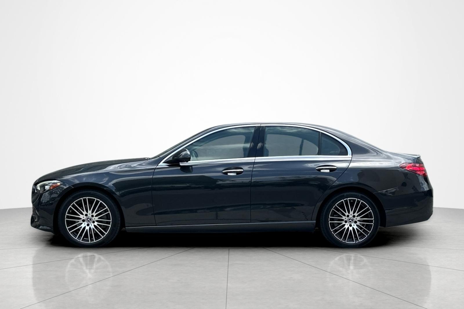 Used 2023 Mercedes-Benz C 300 Sedan image 2