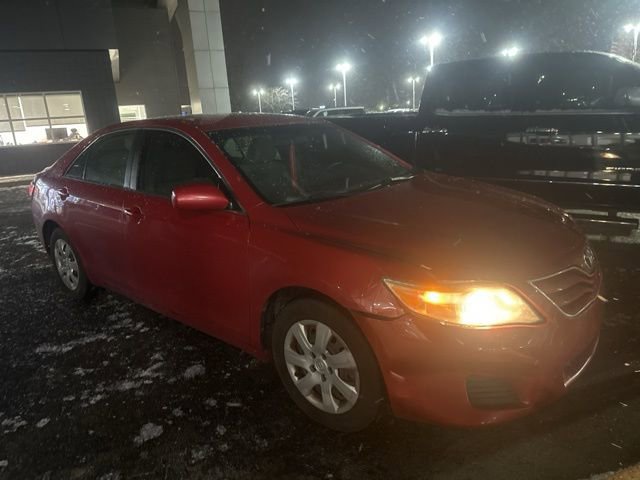 Used 2010 Toyota Camry LE image 1