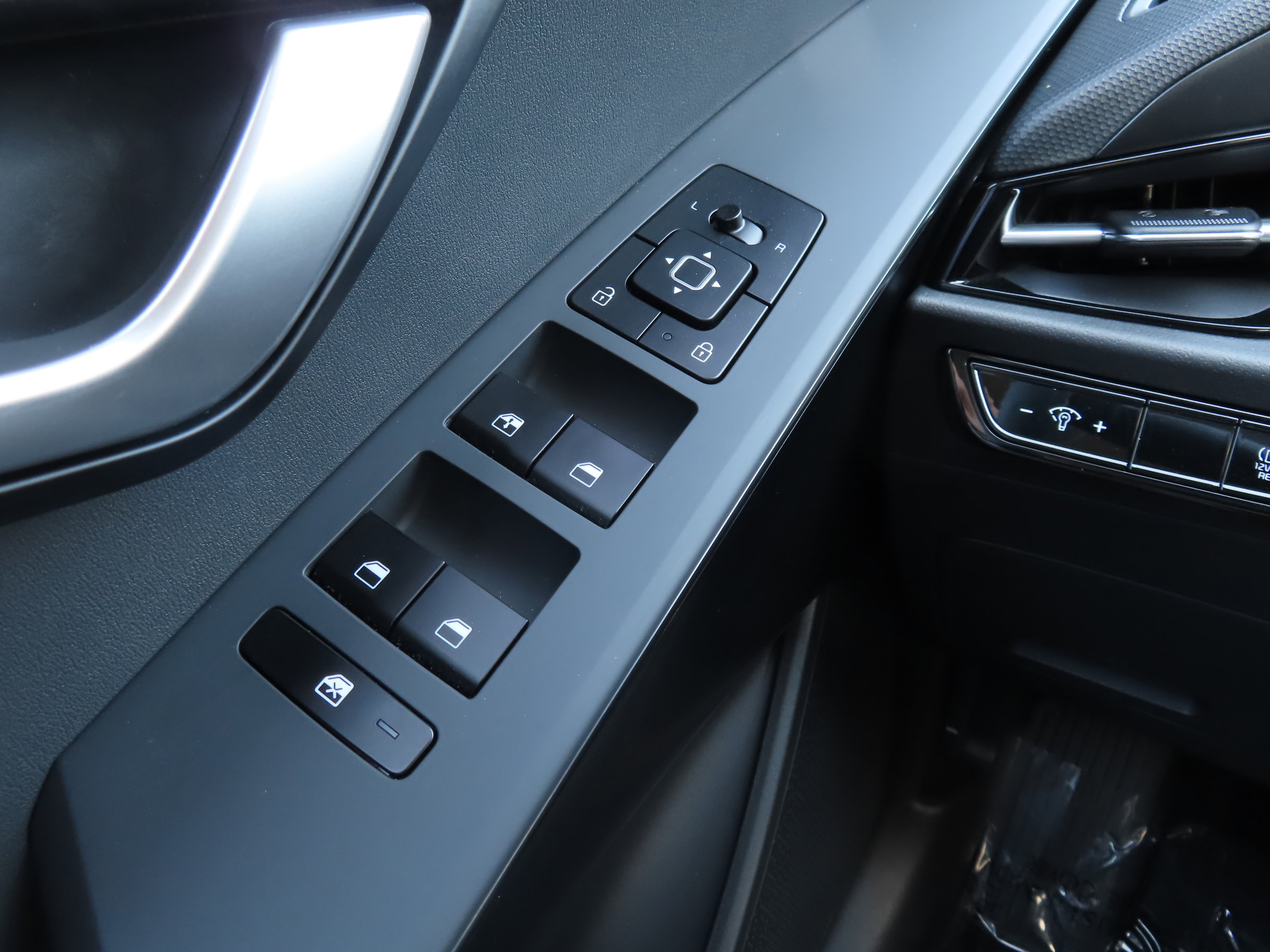 Used 2025 Kia Niro LX image 19