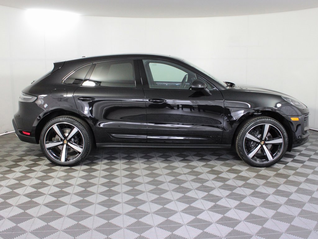 Used 2025 Porsche Macan image 9