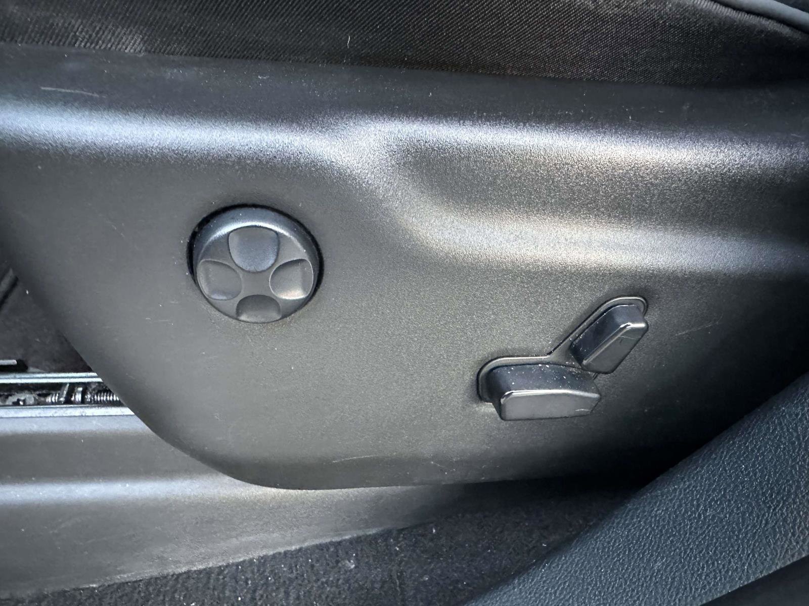 Used 2020 Jeep Grand Cherokee Overland image 16