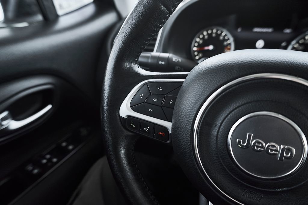Used 2020 Jeep Renegade Latitude w/ UConnect 8.4 Nav Group AWD/4WD image 33