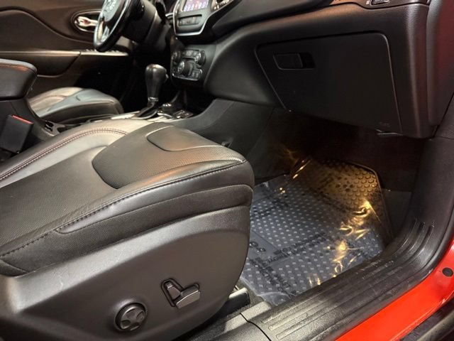 Used 2021 Jeep Cherokee Trailhawk AWD/4WD image 20