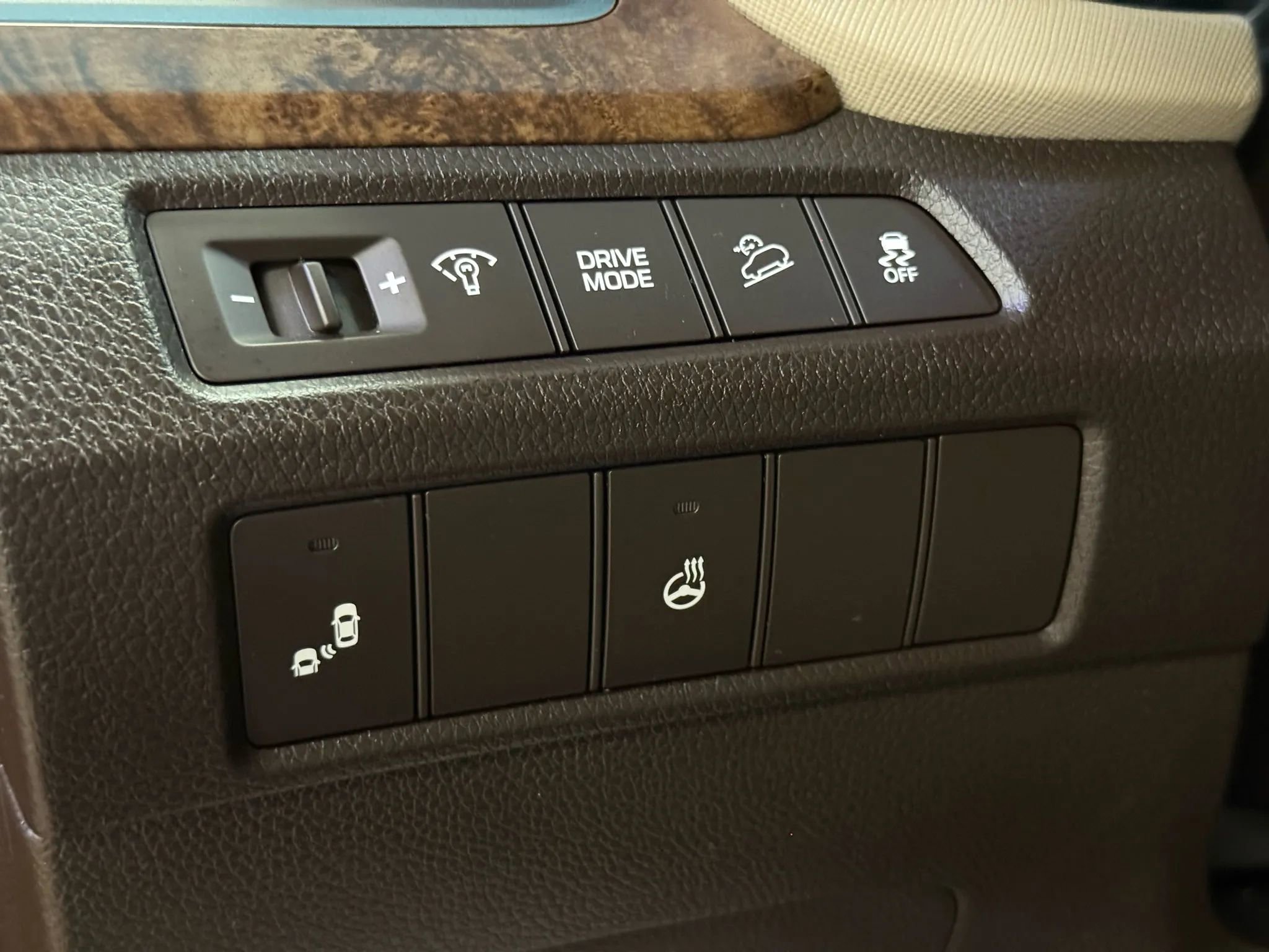 Used 2018 Hyundai Santa Fe Sport w/ Cargo Package FWD image 24