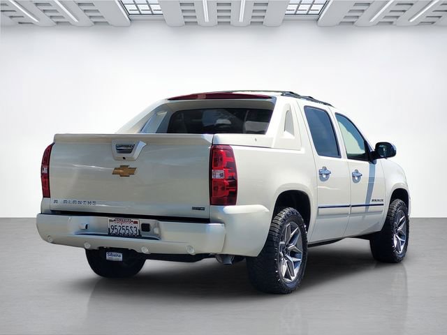 Used 2012 Chevrolet Avalanche LTZ RWD image 4
