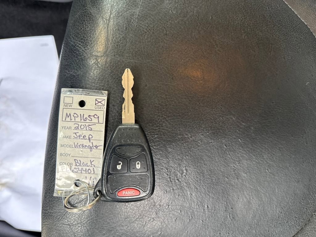 Used 2015 Jeep Wrangler Unlimited Sahara w/ Connectivity Group image 27