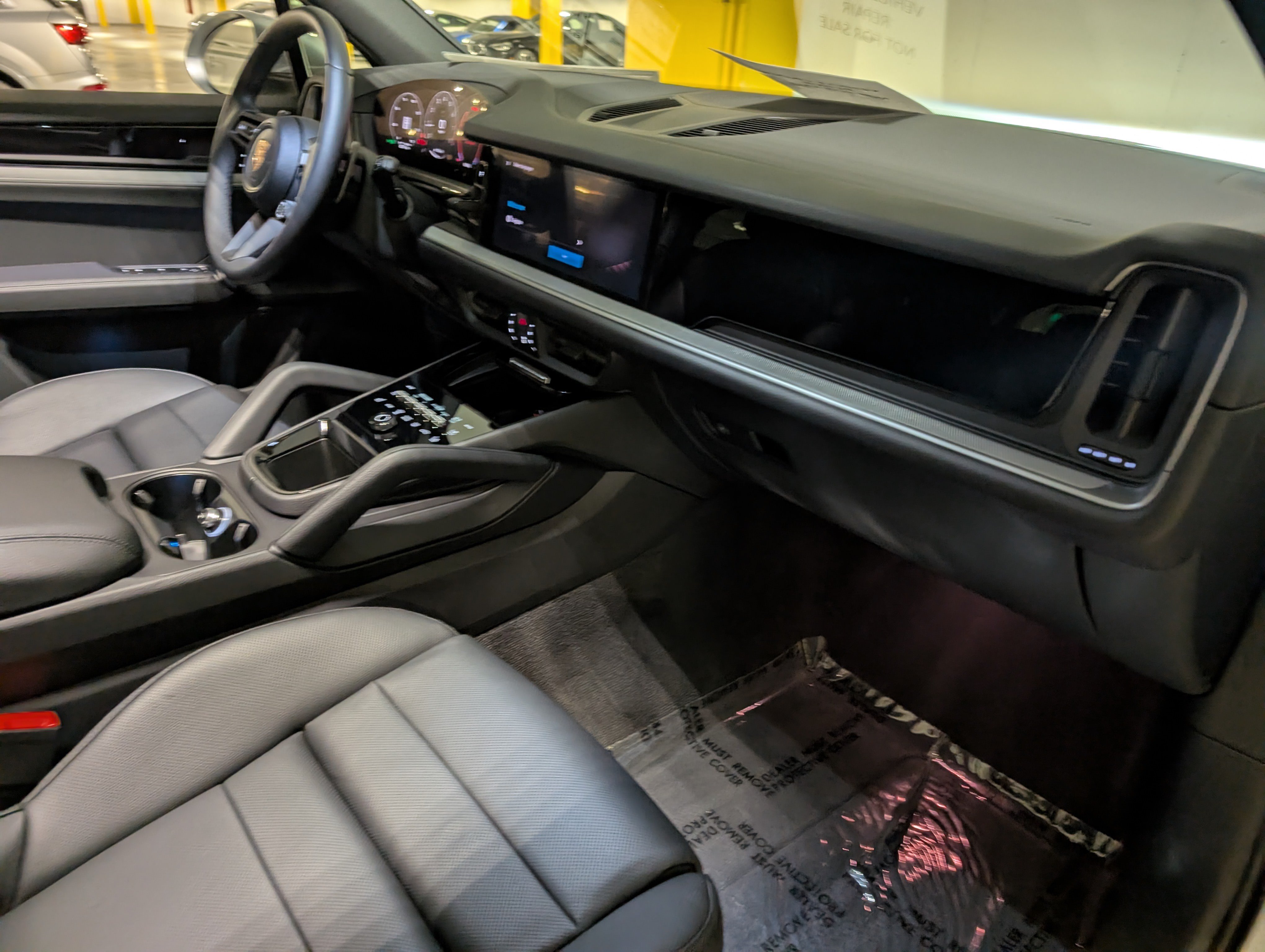 Certified 2025 Porsche Cayenne AWD/4WD image 27