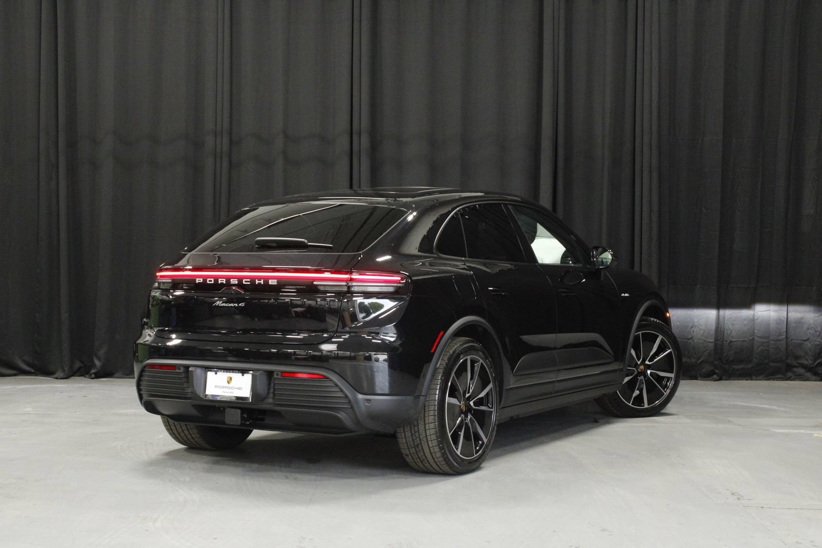 New 2026 Porsche Macan 4 Electric AWD/4WD image 5