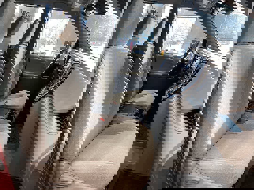 Used 2020 Toyota Sienna LE w/ LE Preferred Package image 24