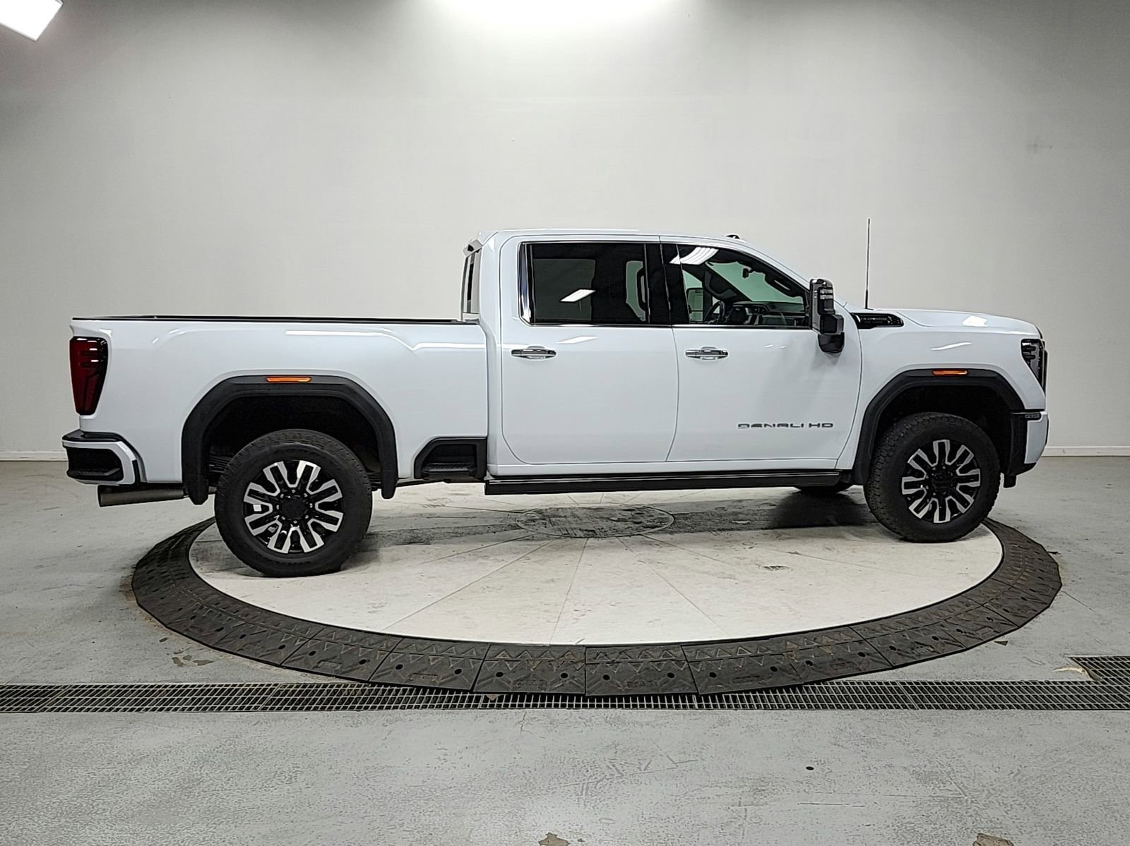 Used 2026 GMC Sierra 2500 Denali Ultimate image 8