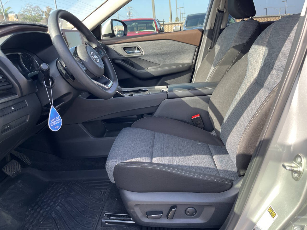 Used 2023 Nissan Rogue SV FWD image 14