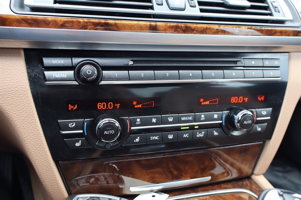 Used 2015 BMW 750Li RWD image 30