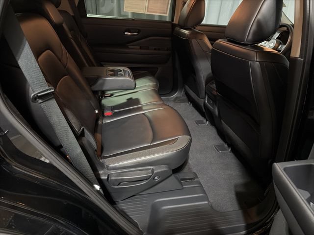 Used 2025 Nissan Pathfinder SL AWD/4WD image 20