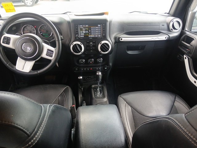 Used 2015 Jeep Wrangler Unlimited Sahara AWD/4WD image 11