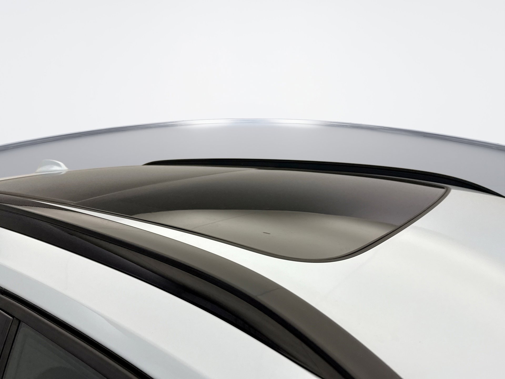 Used 2024 Volvo XC40 B5 Ultimate image 17