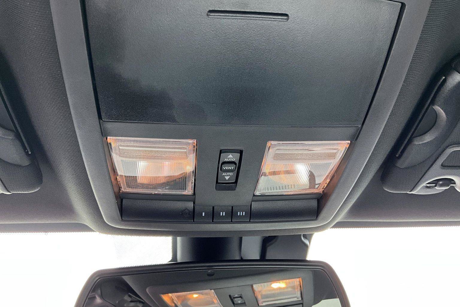 Used 2022 Dodge Challenger R/T Scat Pack w/ Plus Package RWD image 39