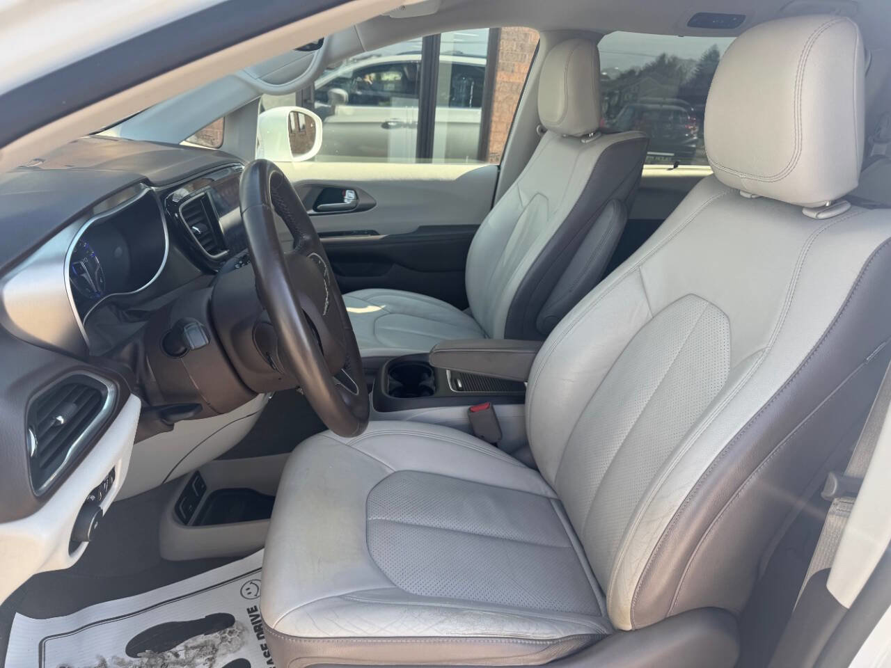 Used 2017 Chrysler Pacifica Touring-L Plus w/ Tire & Wheel Group image 45