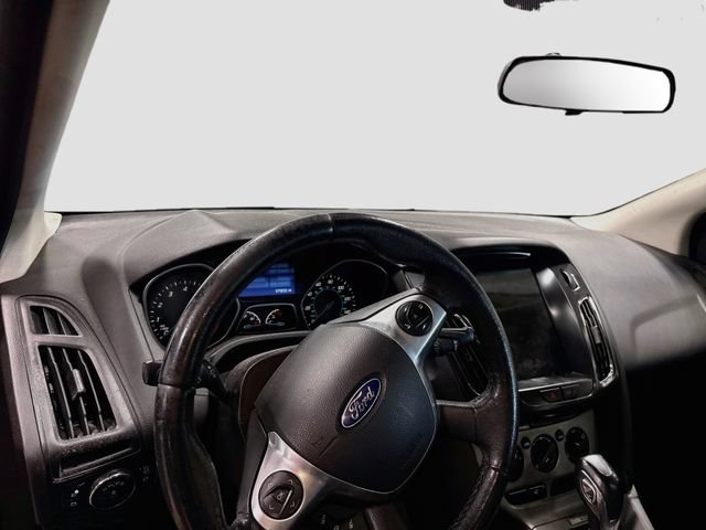 Used 2014 Ford Focus SE w/ Equipment Group 201A FWD image 10