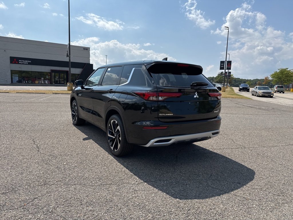 New 2025 Mitsubishi Outlander SE image 10