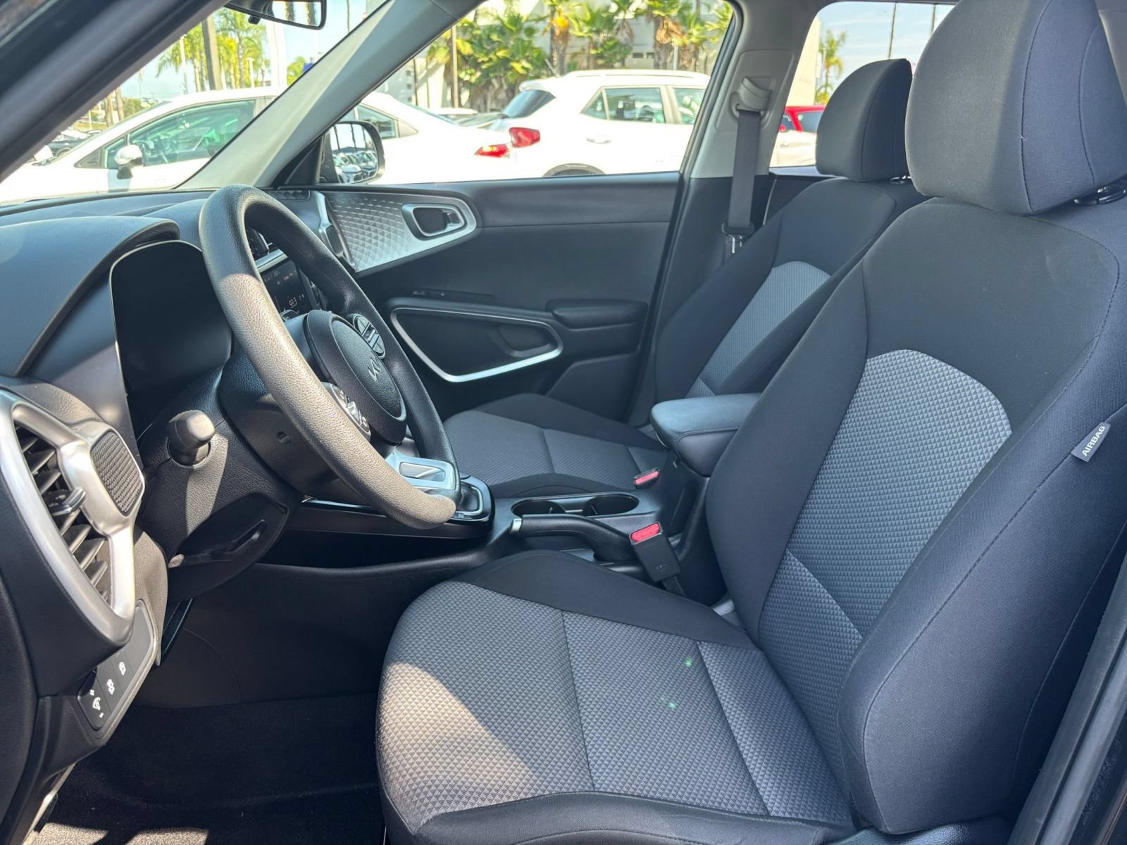 Used 2025 Kia Soul LX w/ LX Technology Package FWD image 24