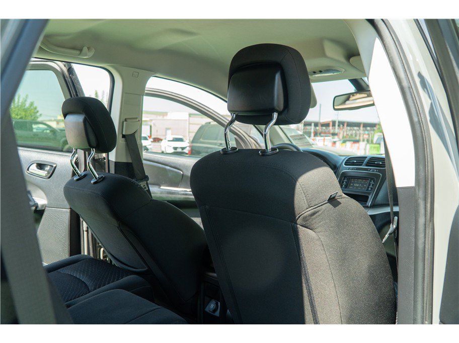 Used 2019 Dodge Journey SE FWD image 25