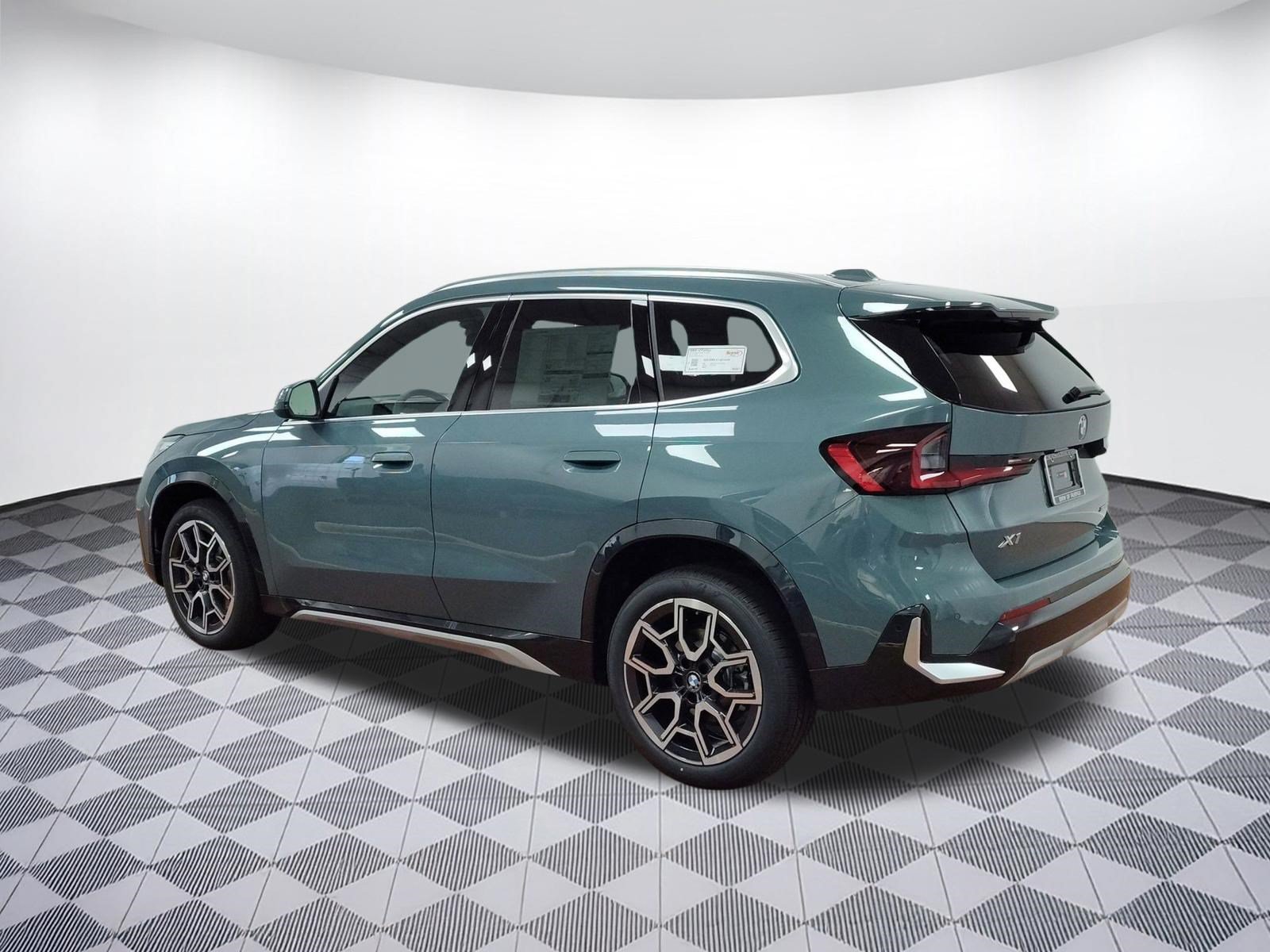 Certified 2025 BMW X1 xDrive28i w/ Convenience Package AWD/4WD image 3