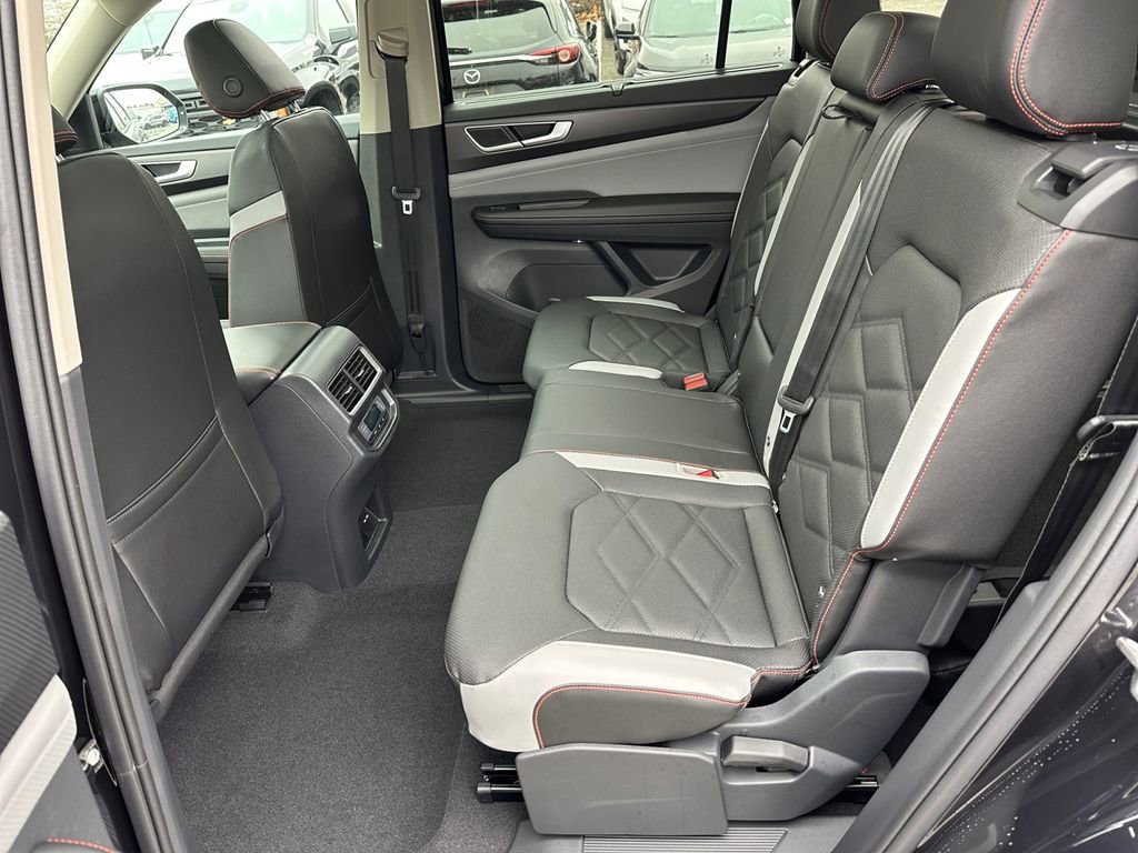 New 2026 Volkswagen Atlas Peak Edition image 18