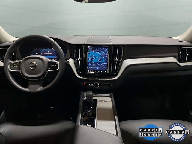 Used 2025 Volvo XC60 B5 Plus image 12