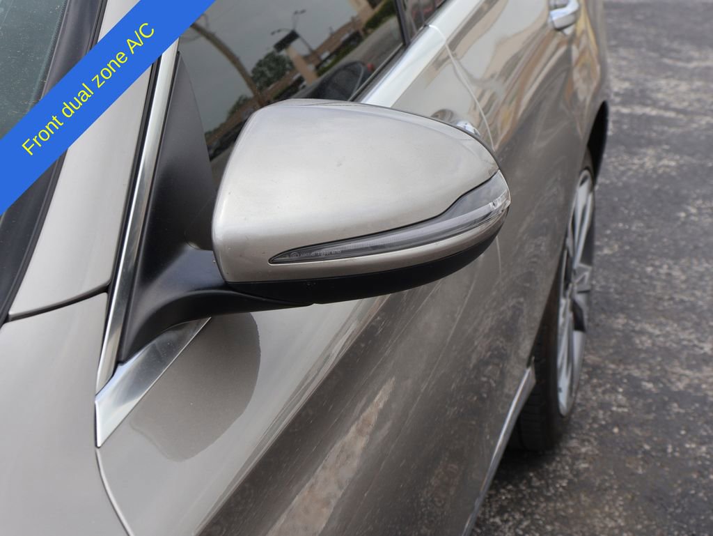 Used 2019 Mercedes-Benz C 300 4MATIC Sedan image 3